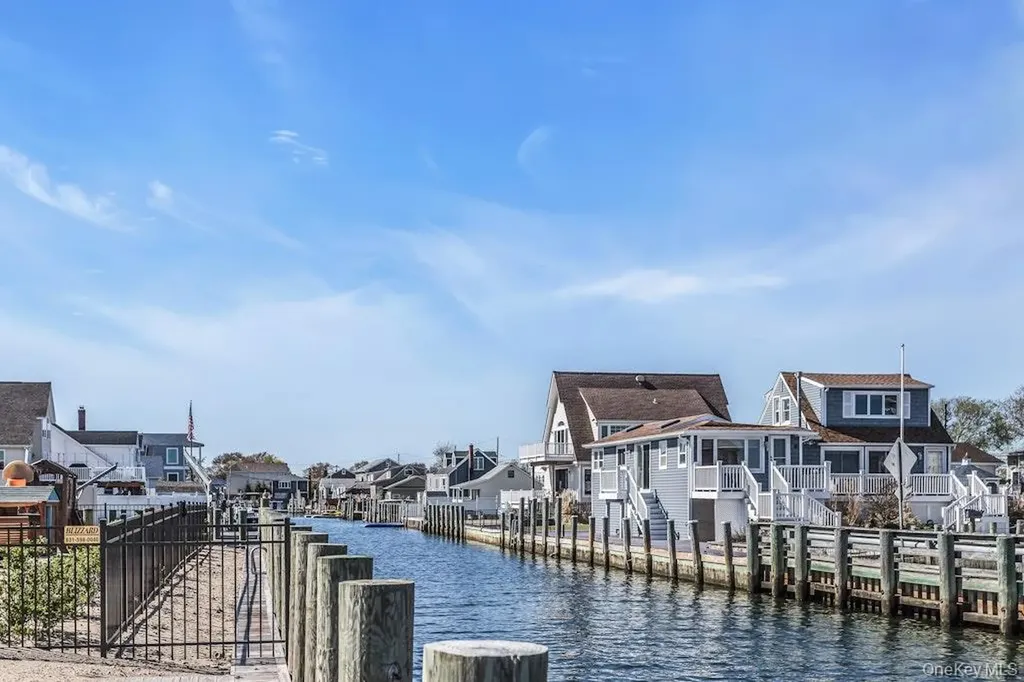 12 Spring Street Lindenhurst NY 11757