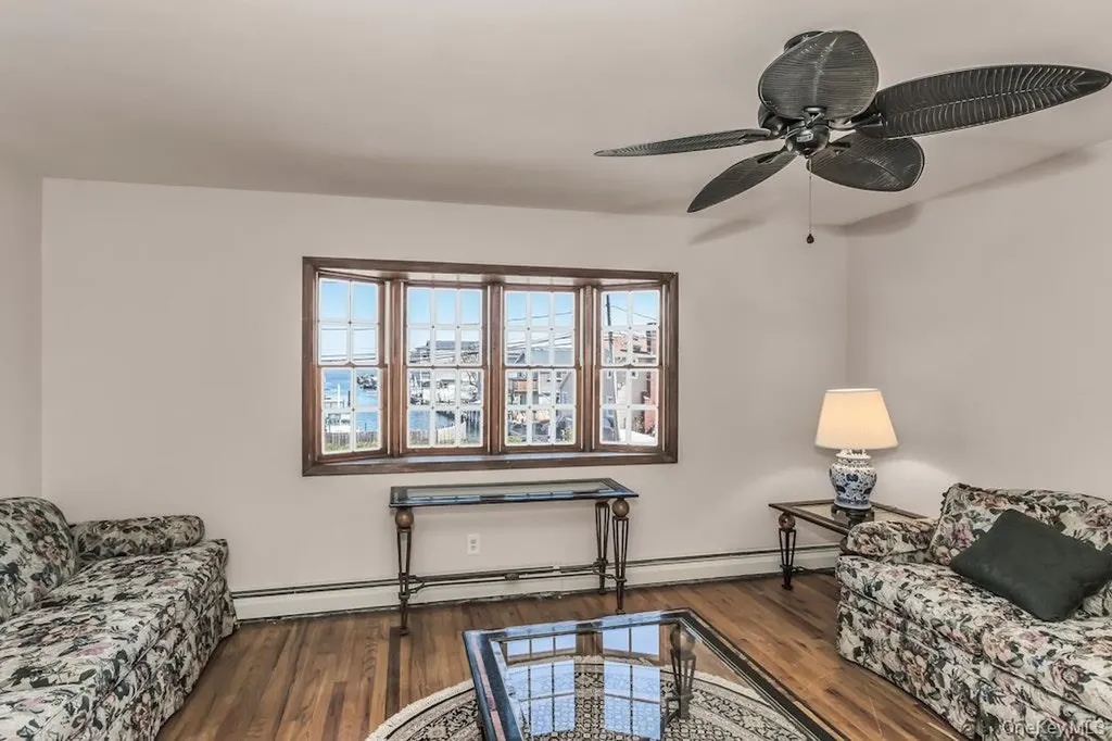 12 Spring Street Lindenhurst NY 11757