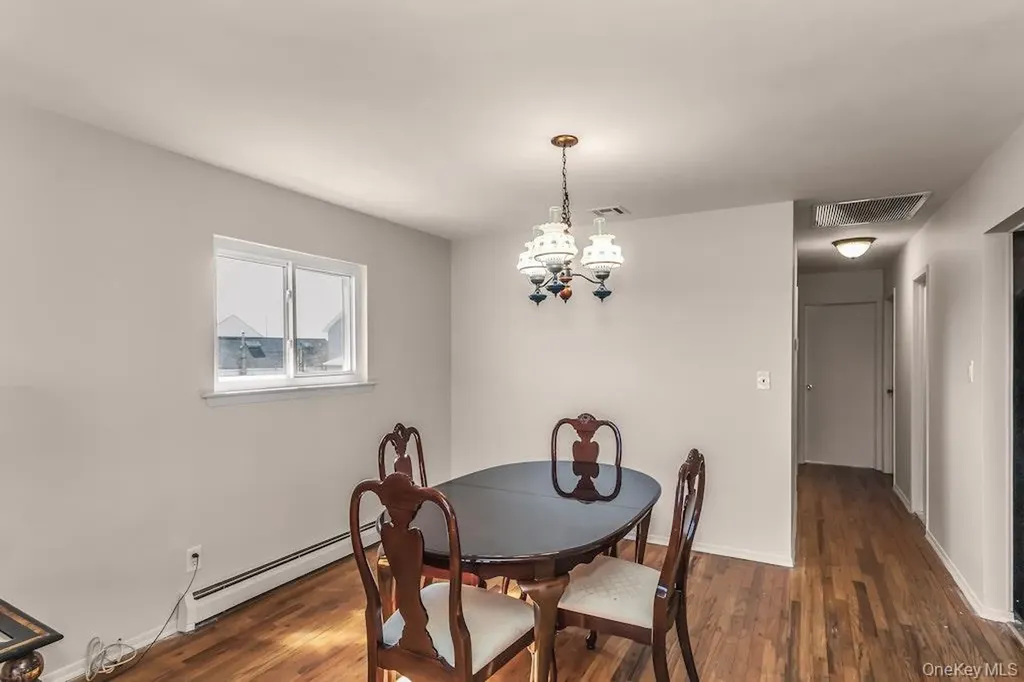12 Spring Street Lindenhurst NY 11757