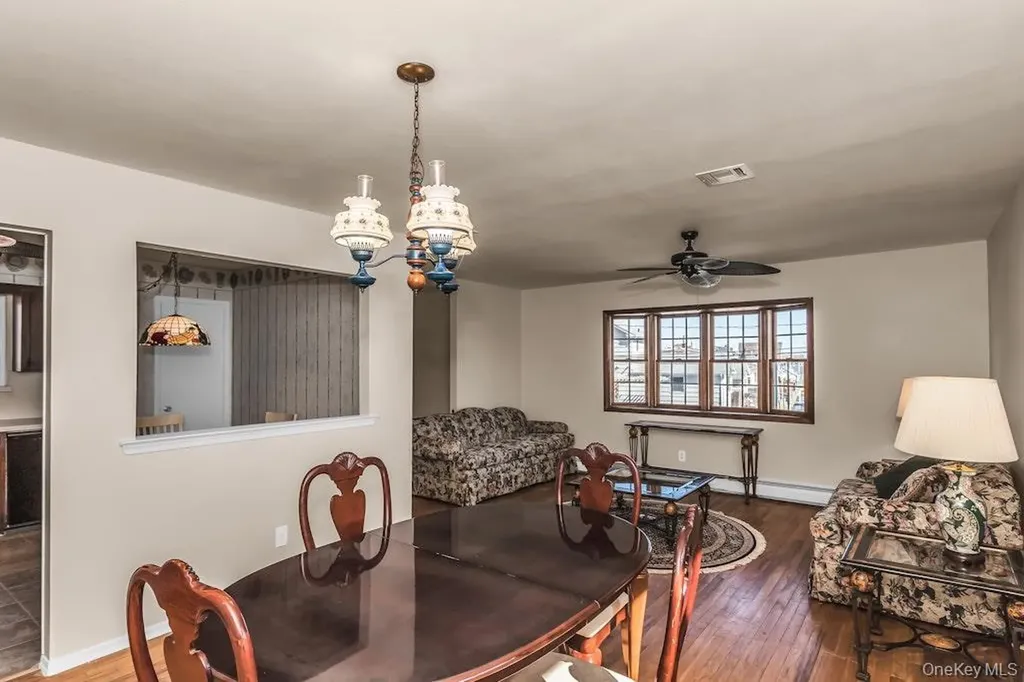12 Spring Street Lindenhurst NY 11757