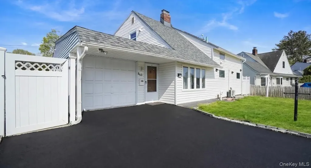 63 Blacksmith Road Levittown NY 11756