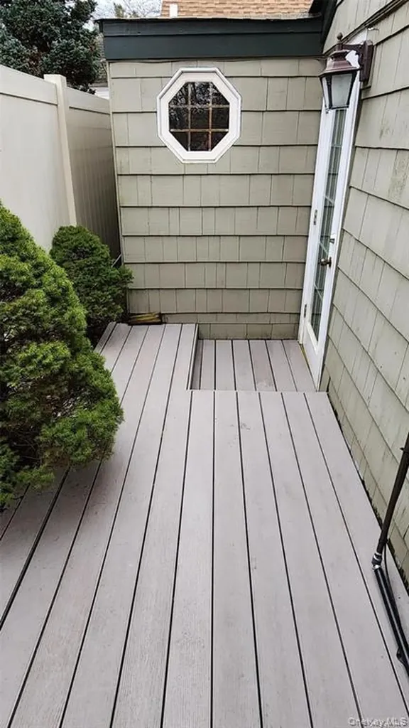 8 Roswell Avenue Oceanside NY 11572