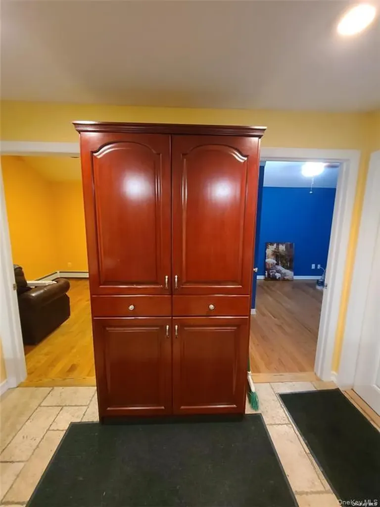 8 Roswell Avenue Oceanside NY 11572