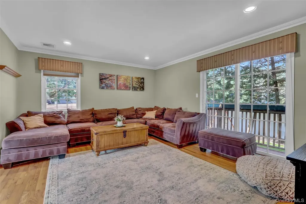 18 Hampton Road Lynbrook NY 11563
