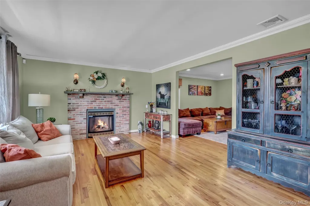 18 Hampton Road Lynbrook NY 11563