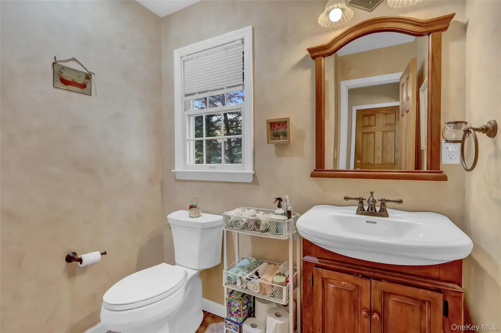 18 Hampton Road Lynbrook NY 11563