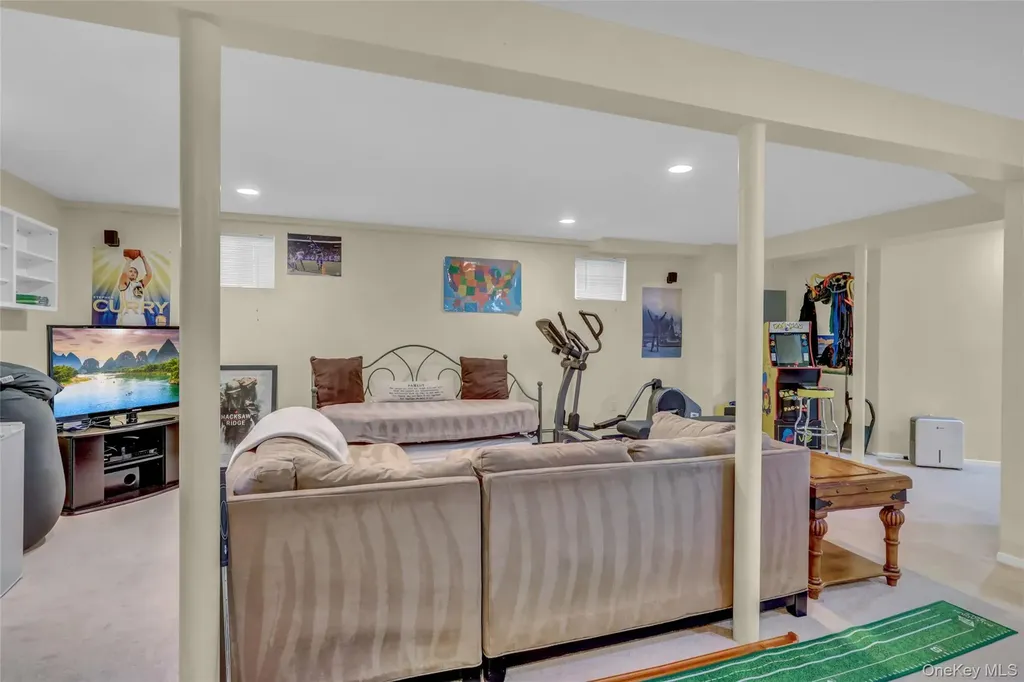 18 Hampton Road Lynbrook NY 11563