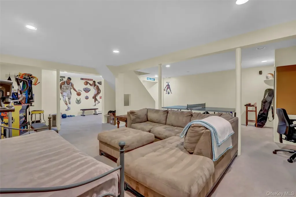 18 Hampton Road Lynbrook NY 11563