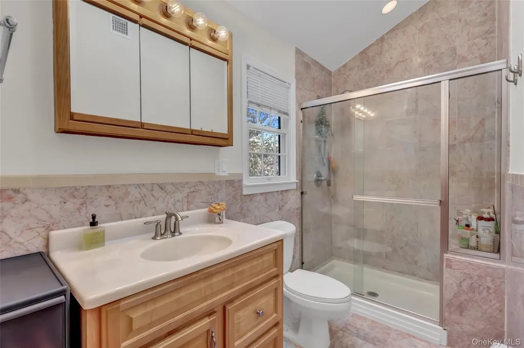 18 Hampton Road Lynbrook NY 11563