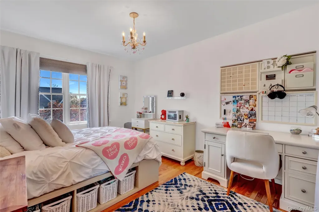 18 Hampton Road Lynbrook NY 11563