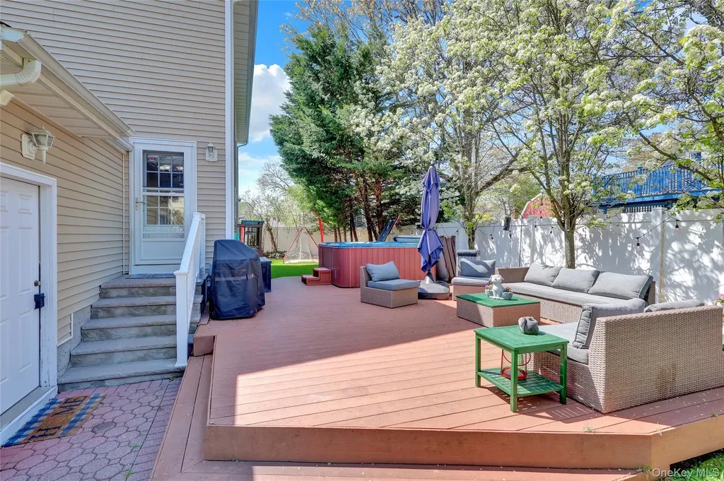 18 Hampton Road Lynbrook NY 11563