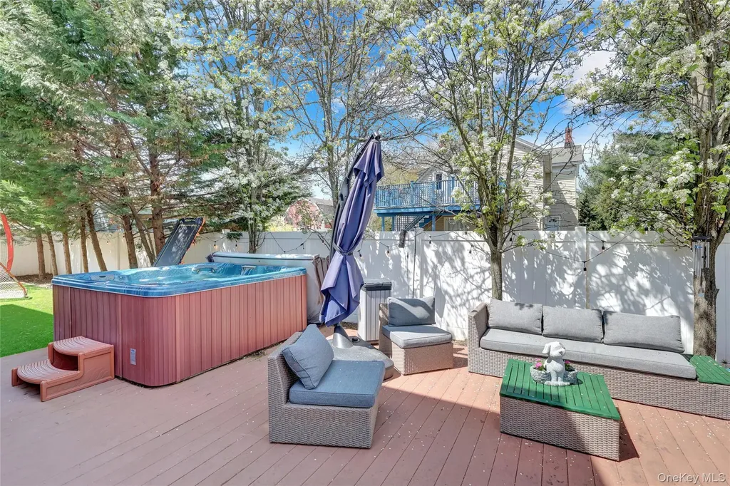 18 Hampton Road Lynbrook NY 11563