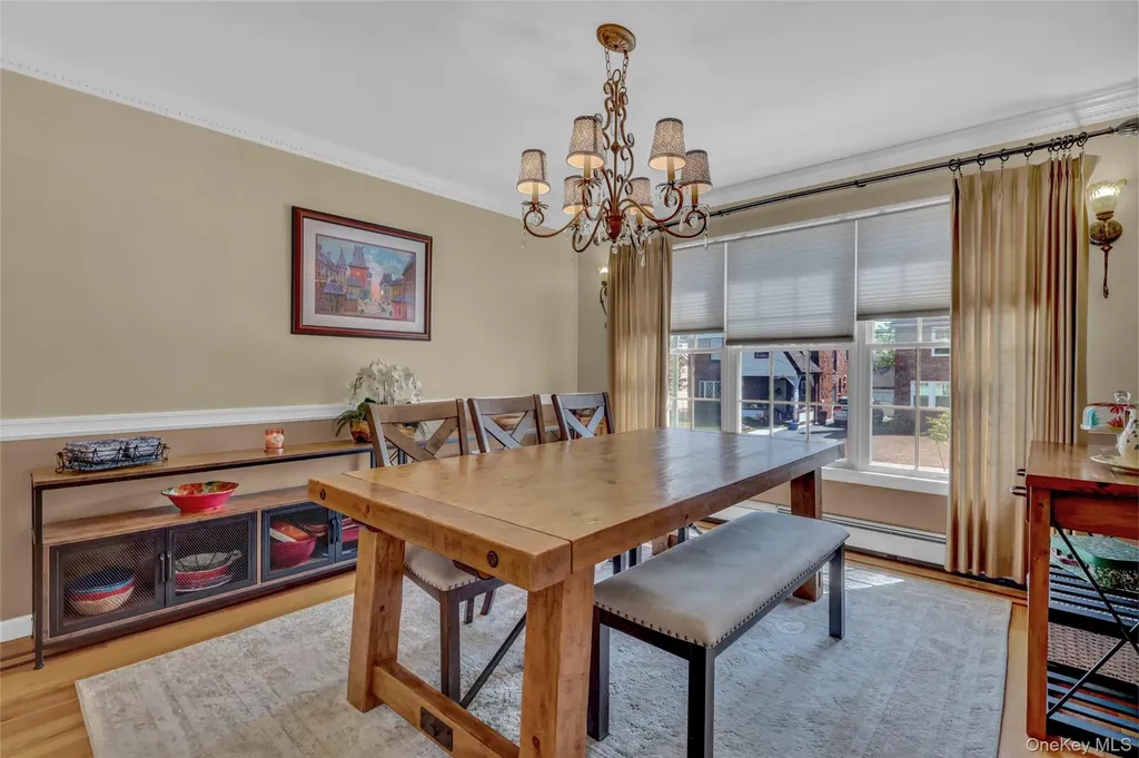 18 Hampton Road Lynbrook NY 11563