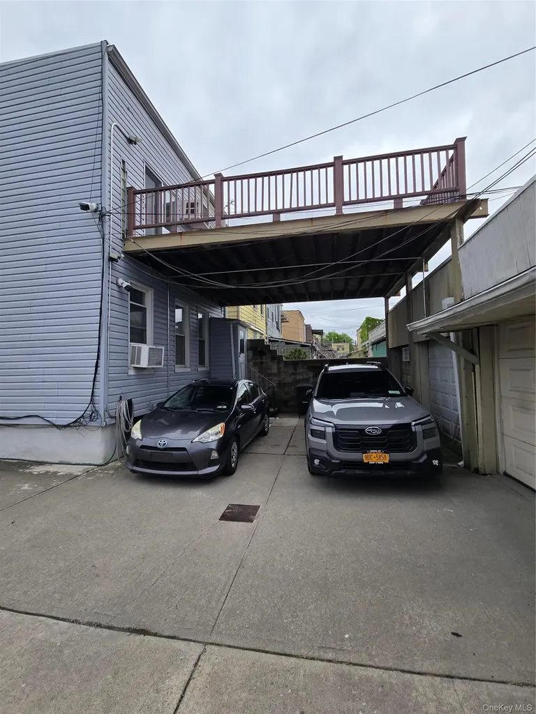 7212 66th Place Glendale NY 11385