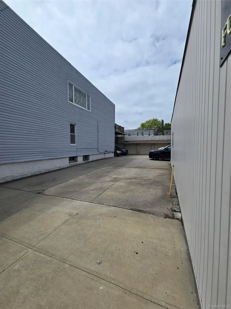 7212 66th Place Glendale NY 11385