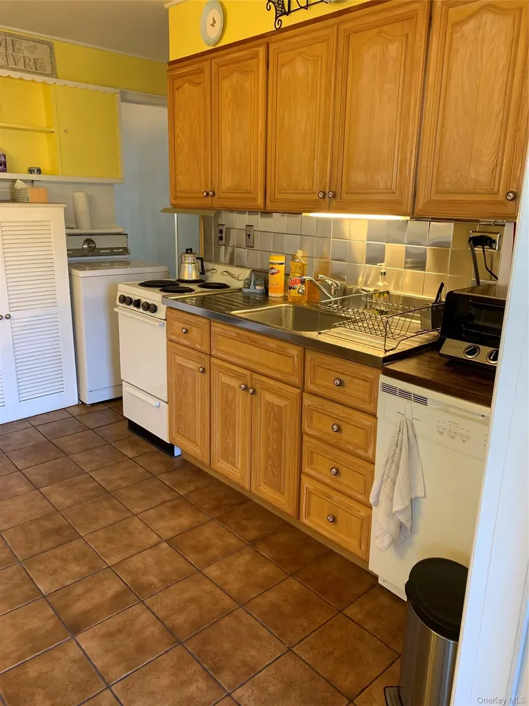 304 Acre Lane Hicksville NY 11801