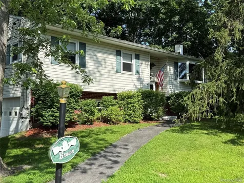 11 Sherwood Heights Wappingers Falls NY 12590