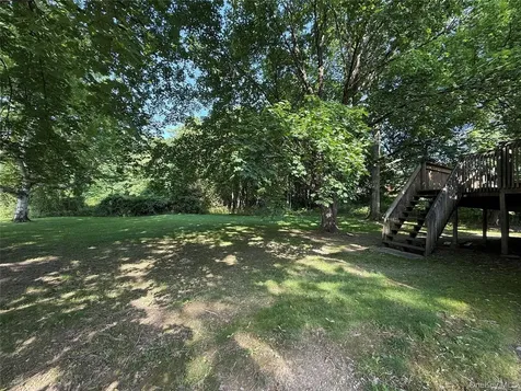 11 Sherwood Heights Wappingers Falls NY 12590