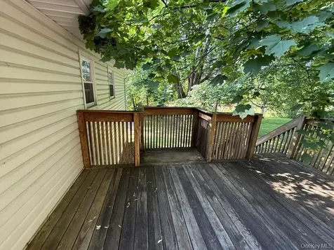 11 Sherwood Heights Wappingers Falls NY 12590