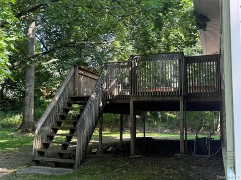 11 Sherwood Heights Wappingers Falls NY 12590