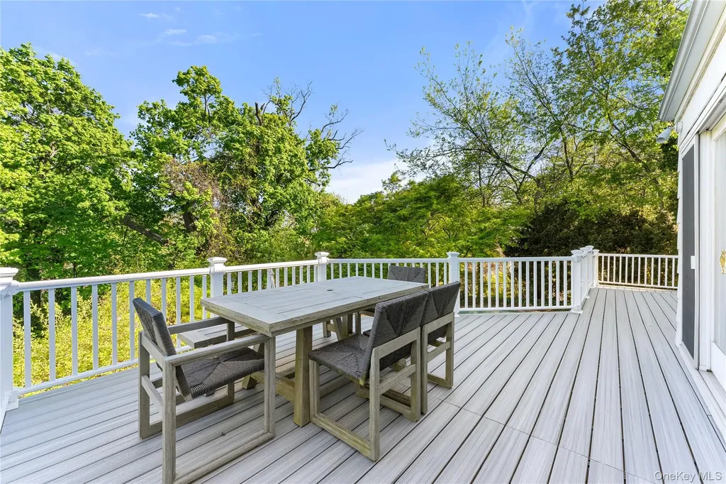 33 Byron Lane Larchmont NY 10538