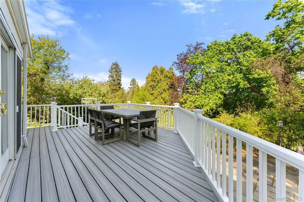 33 Byron Lane Larchmont NY 10538