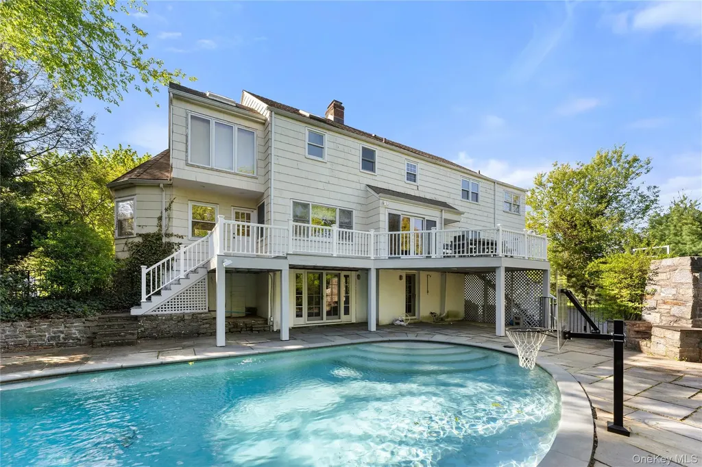 33 Byron Lane Larchmont NY 10538