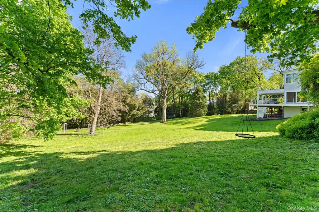 33 Byron Lane Larchmont NY 10538