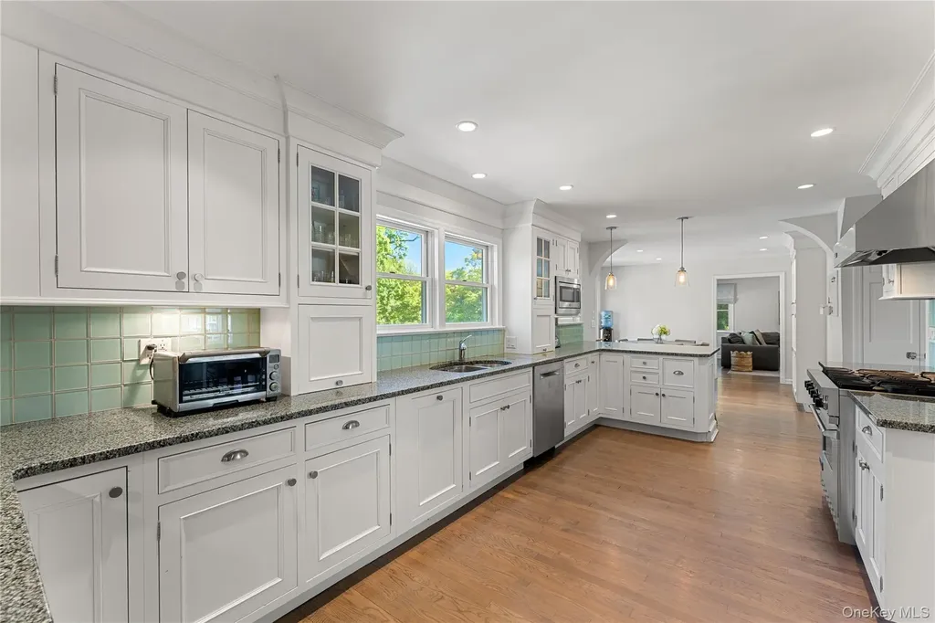 33 Byron Lane Larchmont NY 10538