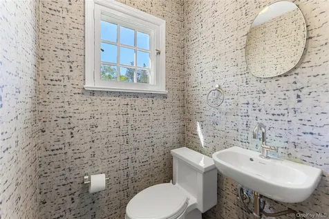 33 Byron Lane Larchmont NY 10538