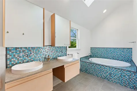 33 Byron Lane Larchmont NY 10538
