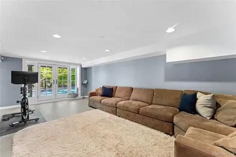 33 Byron Lane Larchmont NY 10538