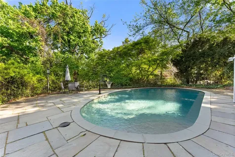 33 Byron Lane Larchmont NY 10538