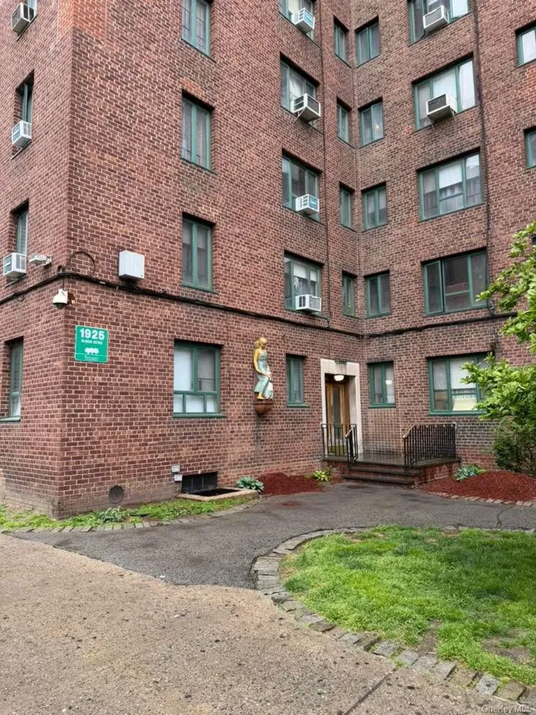1925 Mcgraw Avenue Bronx NY 10462