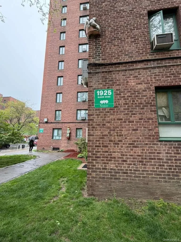 1925 Mcgraw Avenue Bronx NY 10462