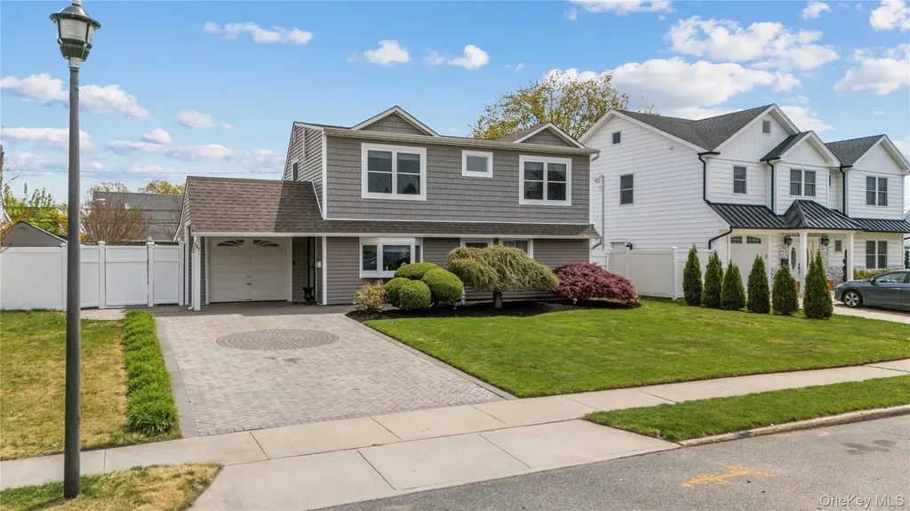 35 Martin Westbury NY 11590