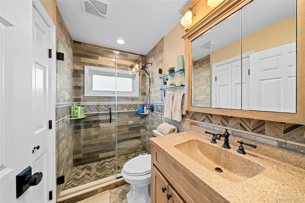 35 Martin Westbury NY 11590