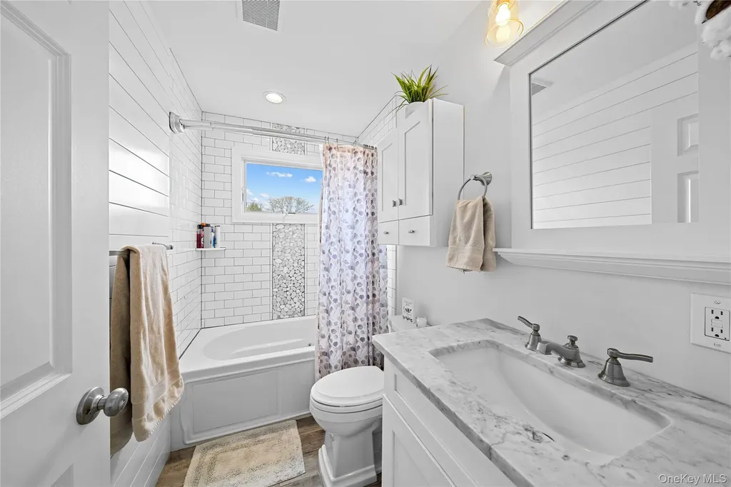 35 Martin Westbury NY 11590
