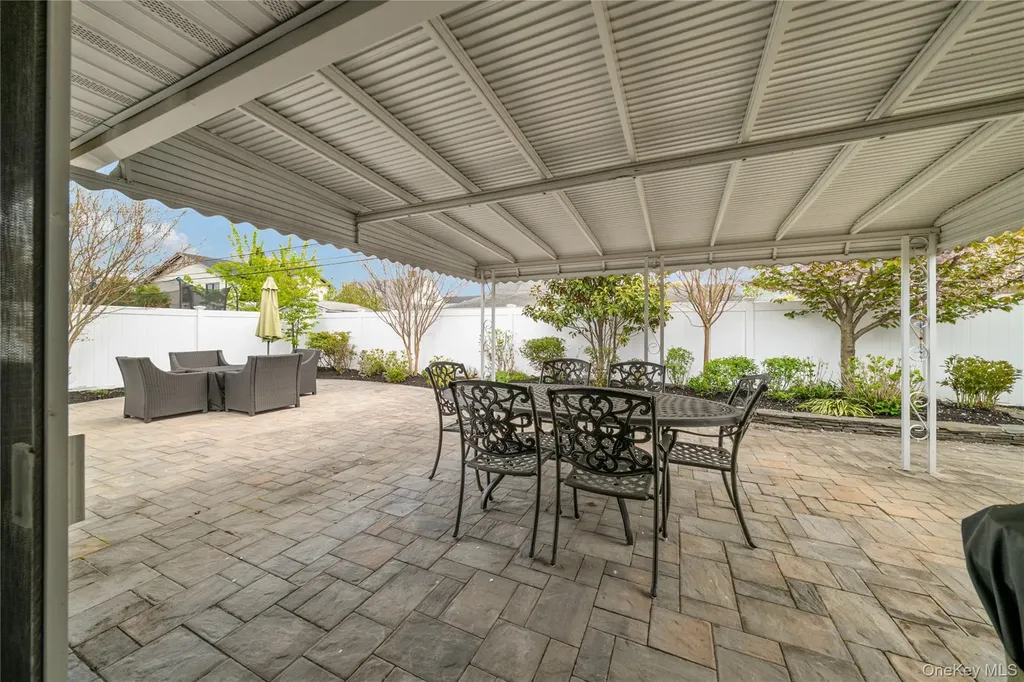 35 Martin Westbury NY 11590
