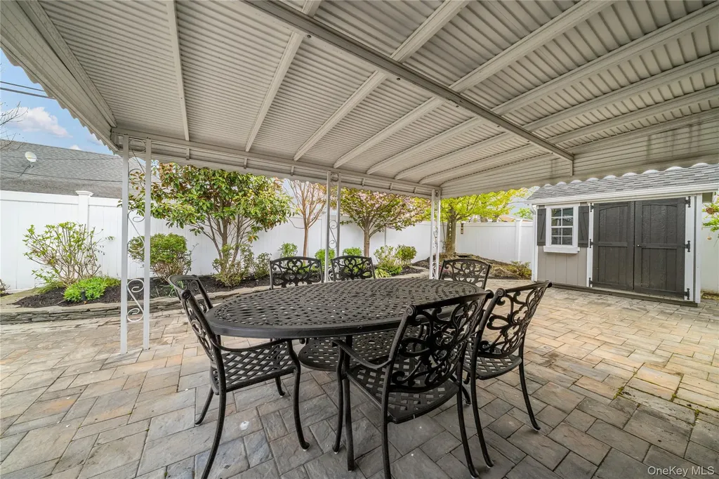 35 Martin Westbury NY 11590