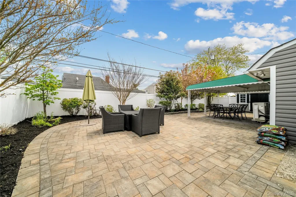 35 Martin Westbury NY 11590