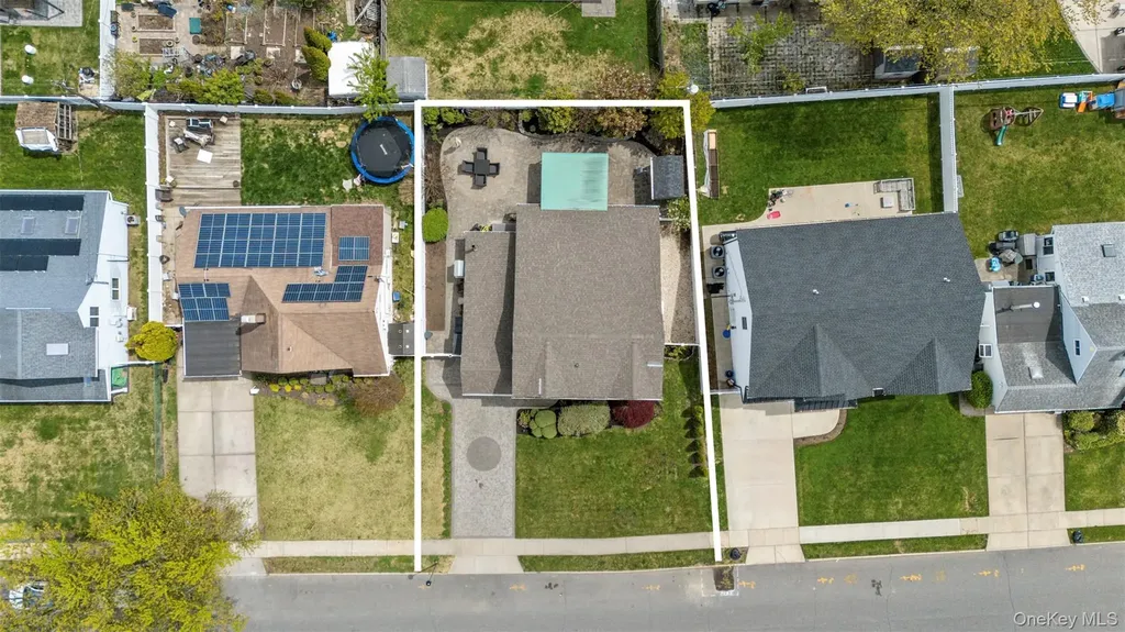 35 Martin Westbury NY 11590