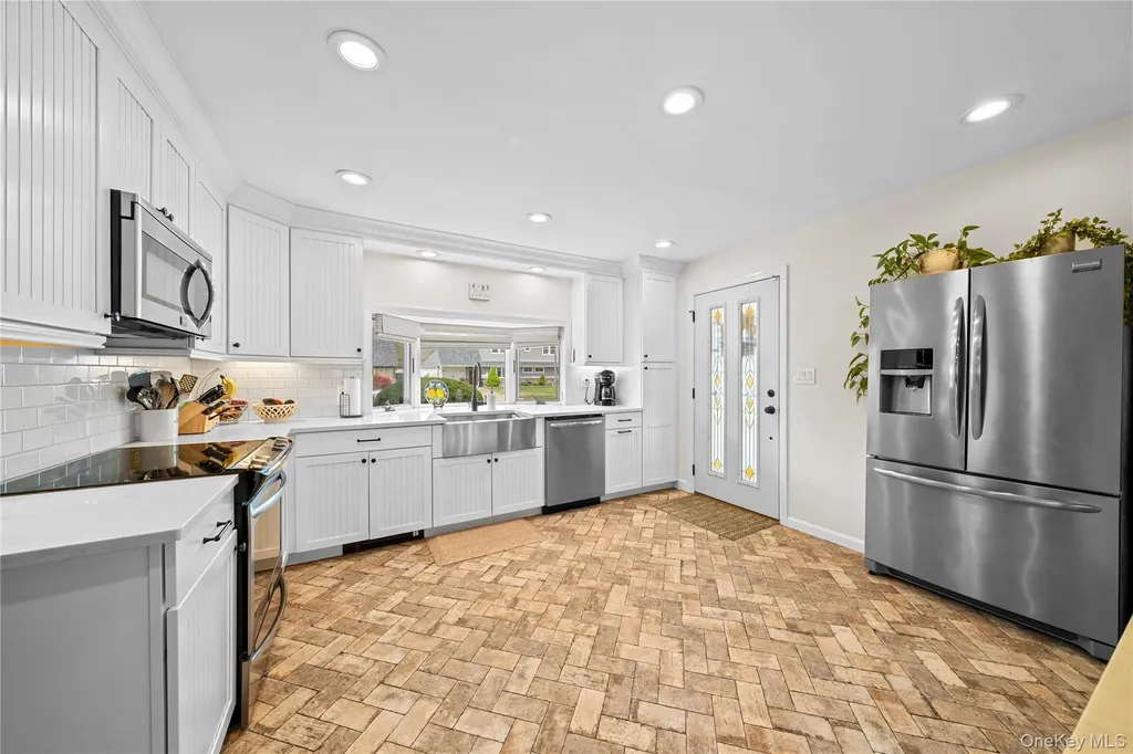 35 Martin Westbury NY 11590
