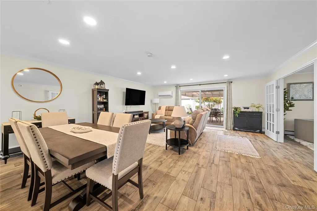 35 Martin Westbury NY 11590