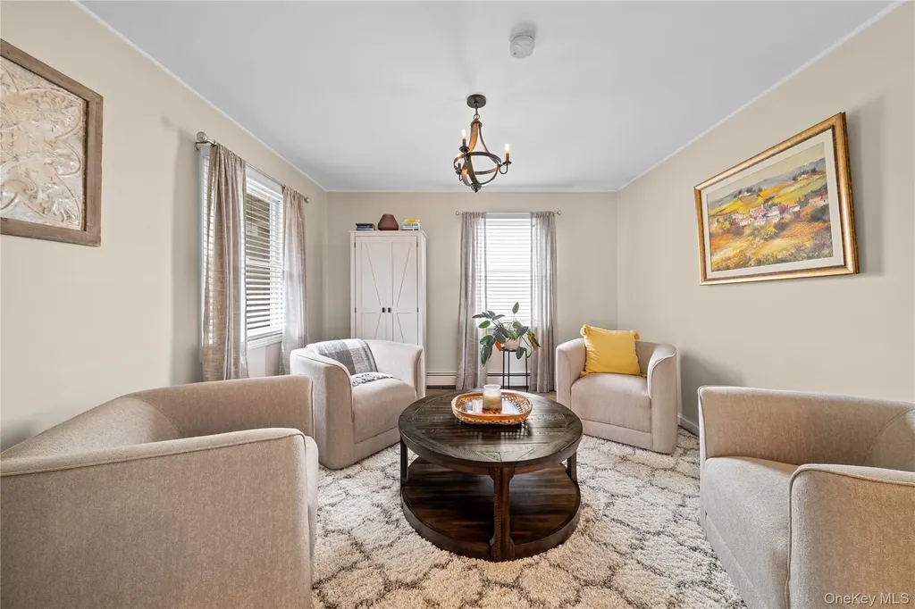 35 Martin Westbury NY 11590