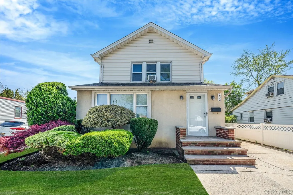 232 Waldorf Avenue Elmont NY 11003