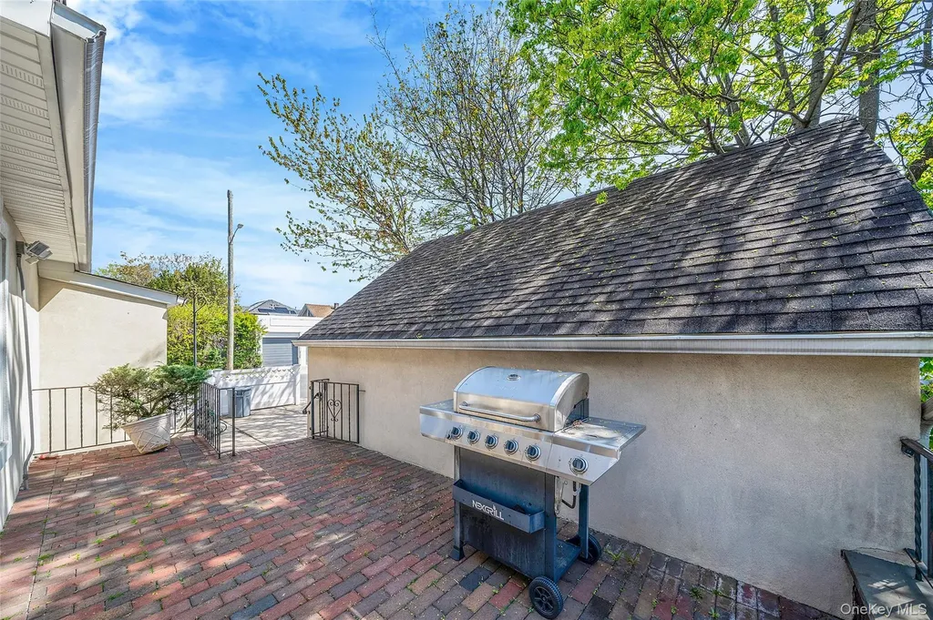 232 Waldorf Avenue Elmont NY 11003