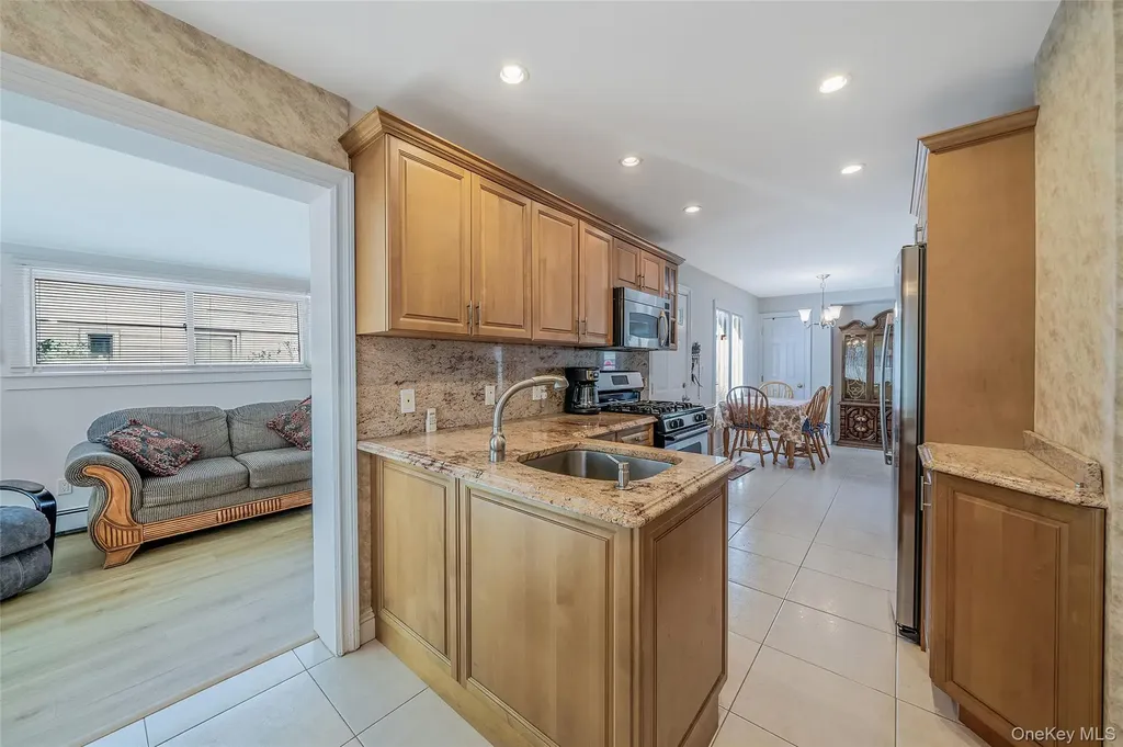 232 Waldorf Avenue Elmont NY 11003