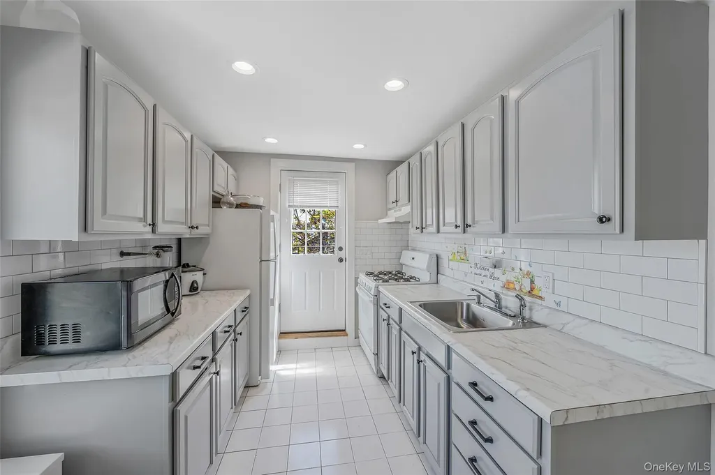 232 Waldorf Avenue Elmont NY 11003