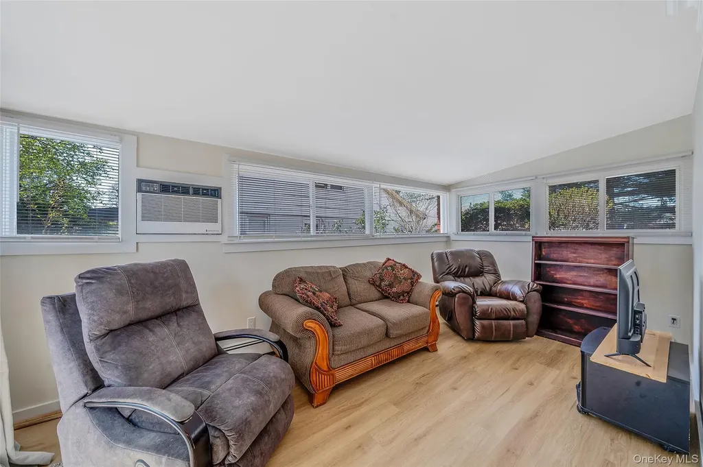 232 Waldorf Avenue Elmont NY 11003